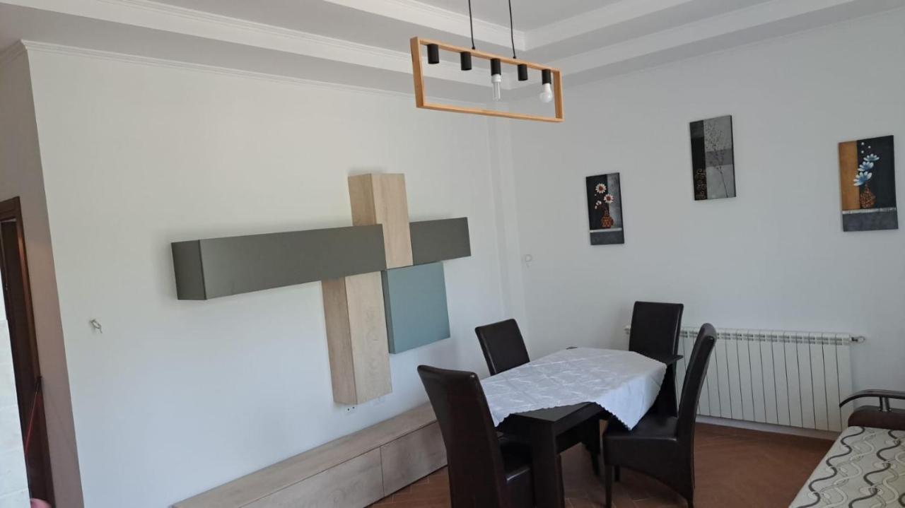 Casa Francesca Leilighet Comanesti  Eksteriør bilde