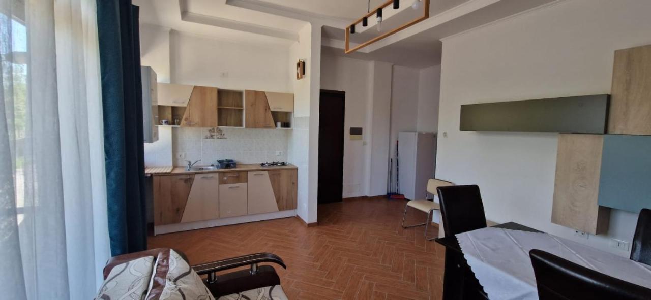 Casa Francesca Leilighet Comanesti  Eksteriør bilde